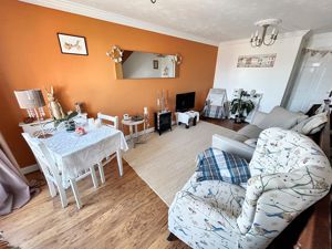 Lounge/Diner- click for photo gallery